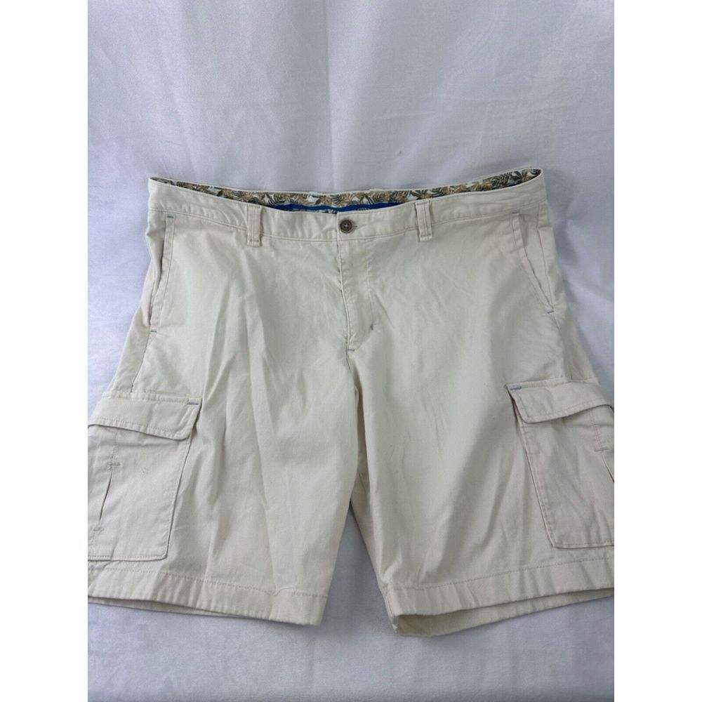 Tommy Bahama Mens LT. Khaki  Classic Cargo Shorts Comfort Waist Sz 40"